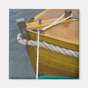 Imán Velero de madera en agua