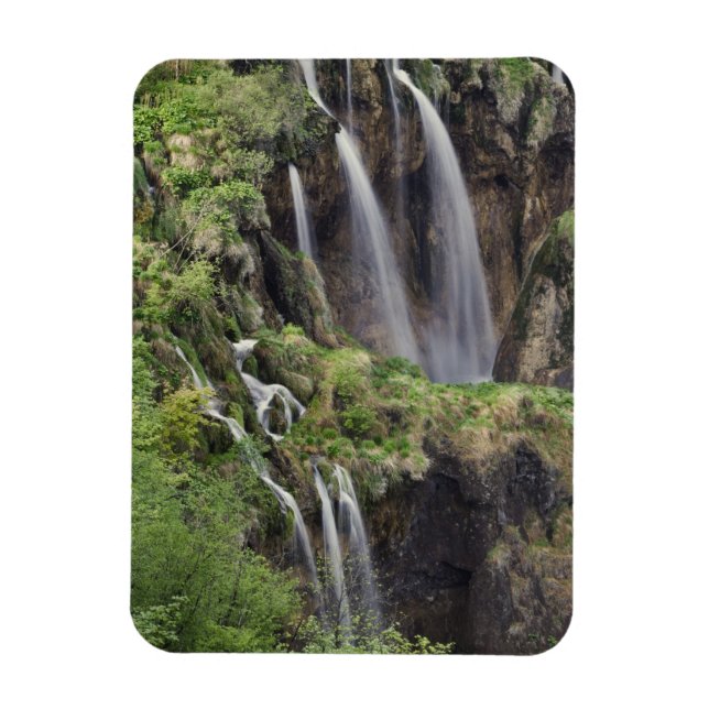Imán Veliki Slap (Catarata) Parque Nacional de los Lago (Vertical)