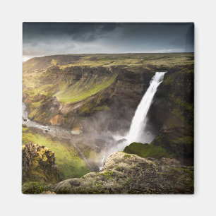 Imán Verano de la cascada el   de Haifoss en Islandia