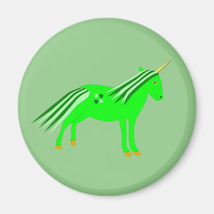 Imán Verde irlandés lindo y unicornio de oro