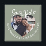 Imán Verde Salvia Foto Moderno Guión Reservar la Fecha<br><div class="desc">Imán de guardar la fecha con fuente moderna en verde salvia con una ventana de foto en forma de corazón, fondo verde salvia suave y texto con fuente manuscrita en blanco. Este diseño destaca su foto de compromiso mientras comparte claramente la fecha y el lugar de la boda en una...</div>