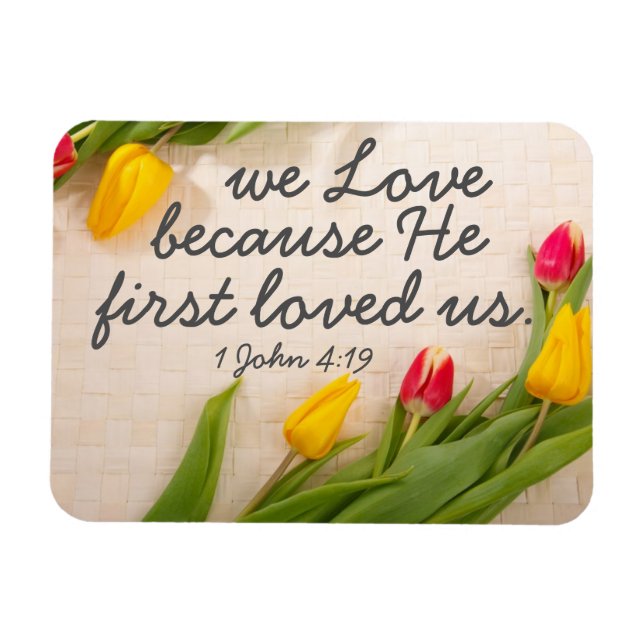 Imán Verso de la Biblia de estímulo 1 Juan 4:19 (Horizontal)