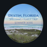 Imán Viaje familiar de Destin Florida Beach Sunset Pers<br><div class="desc">Este pintoresco imán de playa de Destin Florida cuenta con la magnífica puesta de sol rosa y naranja, que afecta suavemente las olas del océano sobre la arena y el césped marino. Hermoso recuerdo de recuerdo de recuerdo de recuerdo con un viaje personalizado y apellido familiar para su lugar de...</div>