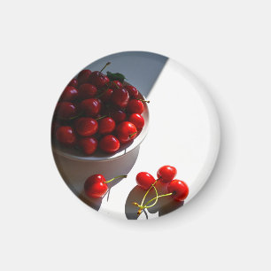 Imán Vida estética con cerezas maduras en blanco
