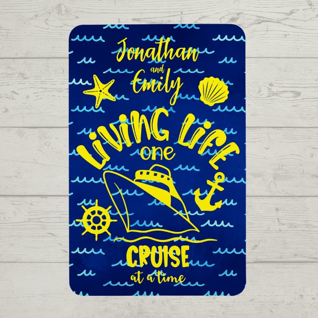 Imán Vida personalizada Un crucero en un Magn a la vez (Living life one cruise at a time.  Personalized cruise door magnet.)