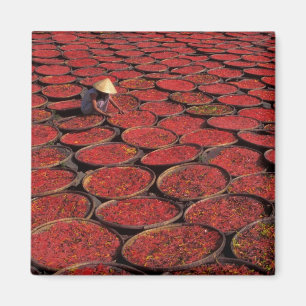 Imán Vietnam. Secado de caramelos en cestas debajo