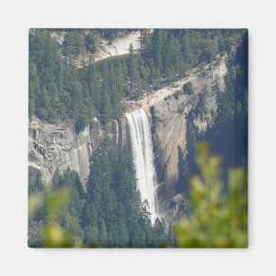 Imán View of Vernal Falls from Glacier Point, CA