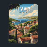 Imán Vintage de arte de viajes de Hvar Croatia<br><div class="desc">Diseño de viaje vectorial Hvar retro. Hvar, una isla croata en el mar Adriático, es más conocida como destino vacacional. Entre los lugares de interés de la ciudad portuaria de Hvar se incluyen sus murallas del siglo XIII.</div>