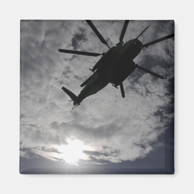 Imán Vista de ángulo bajo de un CH-53E (Frente)