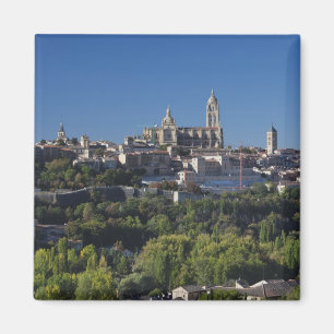 Imán Vista de ciudad elevada con la catedral de Segovia