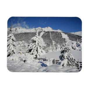 Imán Vista De La Estación De Esquí De Catedral En Baril