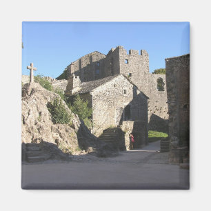 Imán Vista de la iglesia fortificada construida por los