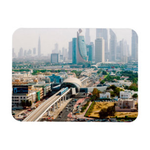 Imán Vista de la línea de metro de la ciudad y rascacie