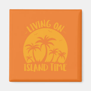 Imán Viviendo En Los Palmerales De La Isla Y El Atardec