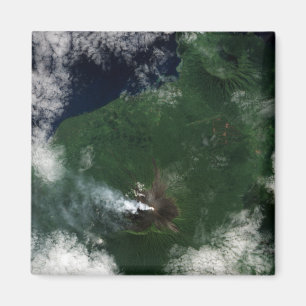 Imán Volcán de Ulawun de la cumbre de New Britain