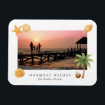 Imán Warmest Wishes Beach Photo Modern Navidades<br><div class="desc">Moderno imán de Navidades con un diseño sencillo y divertido con una estrella,  palmera,  bebida de coco y conchas acentúan tu foto favorita de la playa junto con el saludo "Warmest Wishes" y tu nombre.</div>
