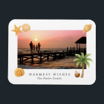 Imán Warmest Wishes Beach Photo Modern Navidades<br><div class="desc">Moderno imán de Navidades con un diseño sencillo y divertido con una estrella,  palmera,  bebida de coco y conchas acentúan tu foto favorita de la playa junto con el saludo "Warmest Wishes" y tu nombre.</div>