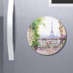 Imán Watercolor Eiffel Tower Paris Café Francés<br><div class="desc">El Watercolour Eiffel Tower Paris French Cafe Decorative Magnets cuenta con una zona de estar con una cafetería francesa de acuarela,  con París y la Torre Eiffel como telón de fondo. Creado por Evco Studio www.zazzle.com/store/evcostudio</div>