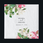 Imán Watercolor Magnolia Flores Favor de la boda<br><div class="desc">Una hermosa acuarela de diseño floral de Magnolia. Un diseño único que utiliza flores botánicas de Magnolia rústicas. Un elegante diseño floral blanco y rosa retro con un toque de vegetación. Una boda de moda favorece el diseño con elementos modernos. También hay disponibles invitaciones de boda coincidentes y otros artículos...</div>