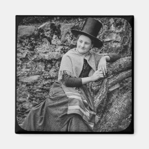 Imán Welsh Girl Traditional Dress Circa 1890