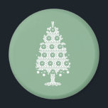 Imán Winter Knit Christmas Tree Magnet<br><div class="desc">El diseño del árbol de Navidad Winter Knit fue creado por Eggplant y Purple usando medios mixtos. Este diseño festivo incluye un árbol de Navidad con un patrón de cuchillos de invierno. Si desea colores personalizados o asistencia para el diseño,  no dude en ponerse en contacto conmigo en aubergineandpurple@gmail.com.</div>