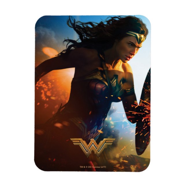 Imán Wonder Woman Running on Battlefield (Vertical)