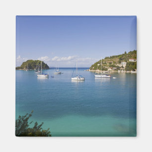 Imán Yates en ancla, Lakka, Paxos, Grecia