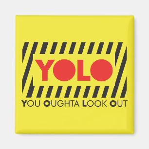 Imán YOLO con la precaución roja