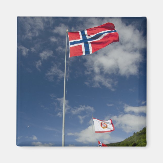 Imán Zona histórica del centro de Bergen con banderas (Frente)