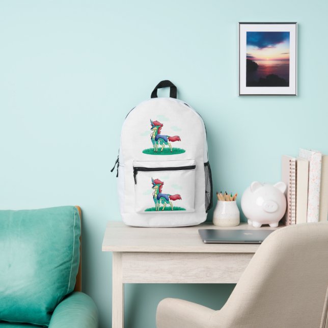 Impresa Kirin arcoíris de pie en la mochila de hierba (in situ)