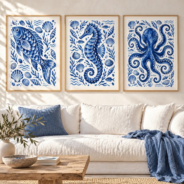 Impresión artística costera de Caballito de Mar Az (Create a little Greek escape at home with three matching blue and white prints.)