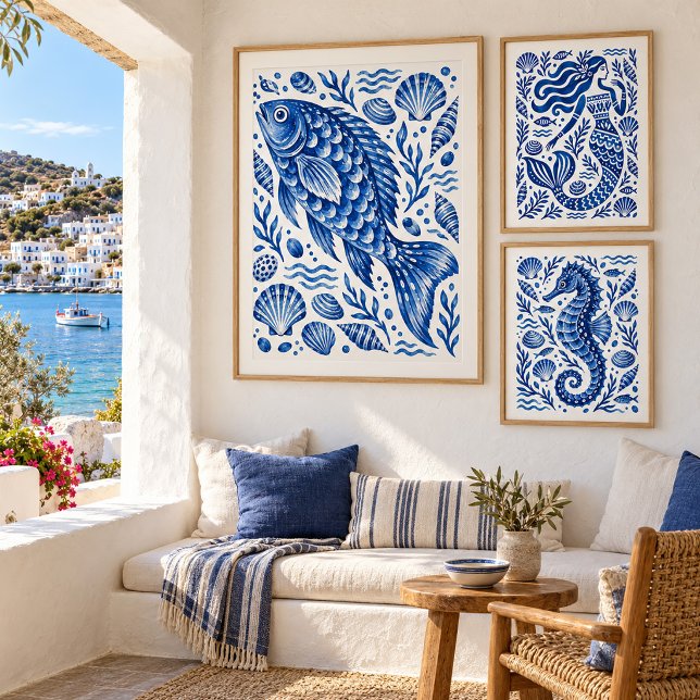 Impresión artística costera de pez azul griego (Bring the spirit of the Aegean indoors with blue and white art, natural wood and soft textures.)
