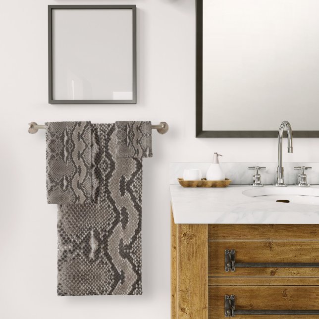 Impresión de animales de piel de serpiente en Pyth (Python Snakeskin Print Bath Towel Set by Looly Elzayat)