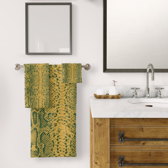 Impresión de animales de piel de serpiente verde a (Yellow Green Snake Skin Animal Print Bath Towel Set by Looly Elzayat)