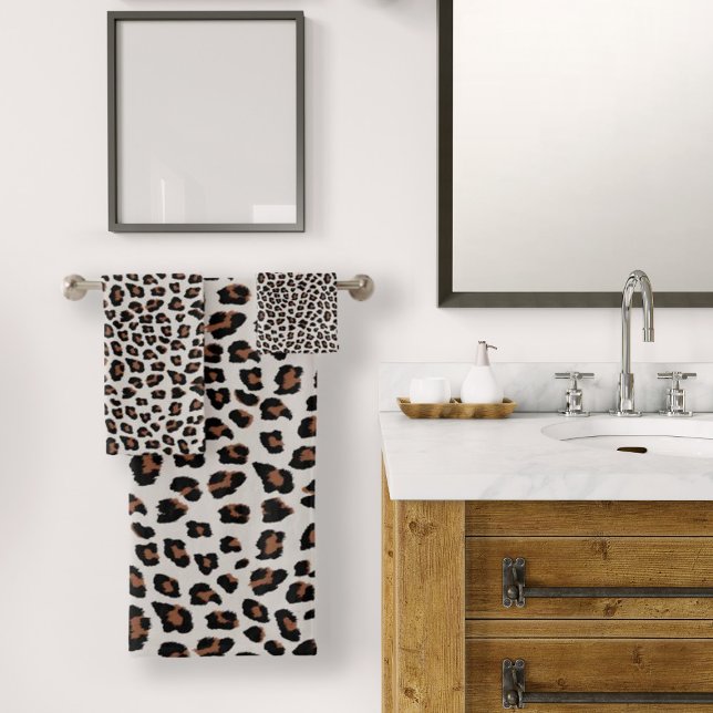 Impresión de leopardo (Leopard Print Bath Towel Set by Looly Elzayat
)