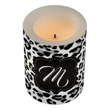 Impresión de leopardo blanco y negro con monograma