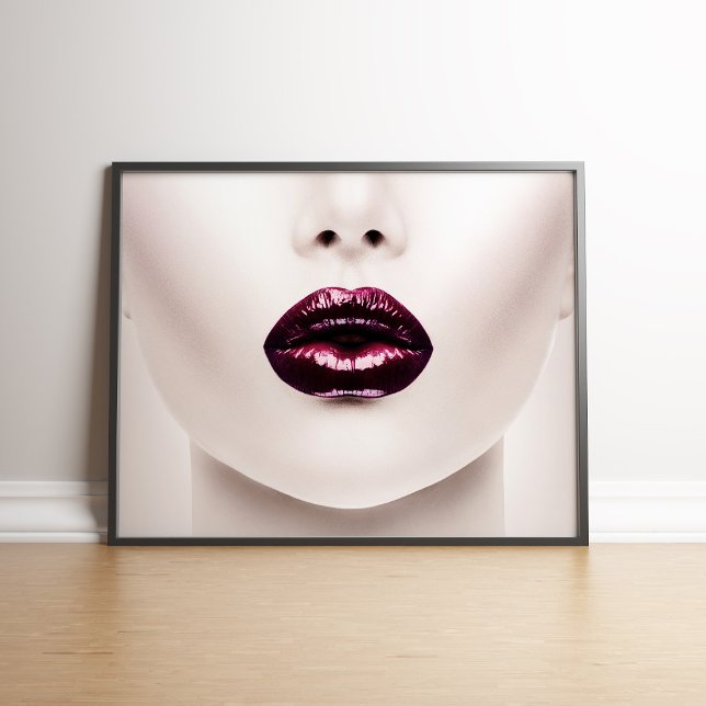 Impresión de moda de los labios rojos (Lips with Red Metallic Lipstick Fashion Print in a black frame.)