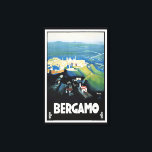 Impresión de viaje por el paisaje de Bérgamo en It<br><div class="desc">Impresión de reproducción de un poster de viajes vintage que promueve el turismo en Bérgamo,  Italia. Muy raros,  restaurados con pericia. Esta obra de arte se vería genial en casa,  oficina,  bar,  cafetería,  pub o restaurante. De tamaño extra pequeño a máximo disponible.</div>