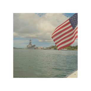 Impresión En Madera USS Missouri con la bandera americana en el Pearl