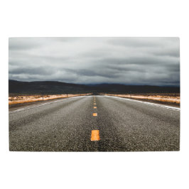 Impresión En Metal Autopista A Montañas Bajo Cielos Nublados