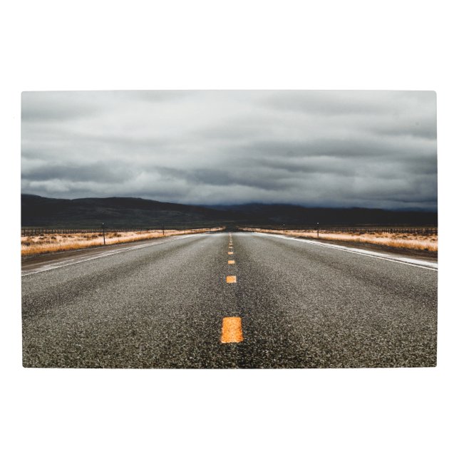 Impresión En Metal Autopista A Montañas Bajo Cielos Nublados (Anverso)