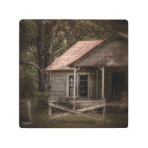 Casa de campo rusa abandonada en el país