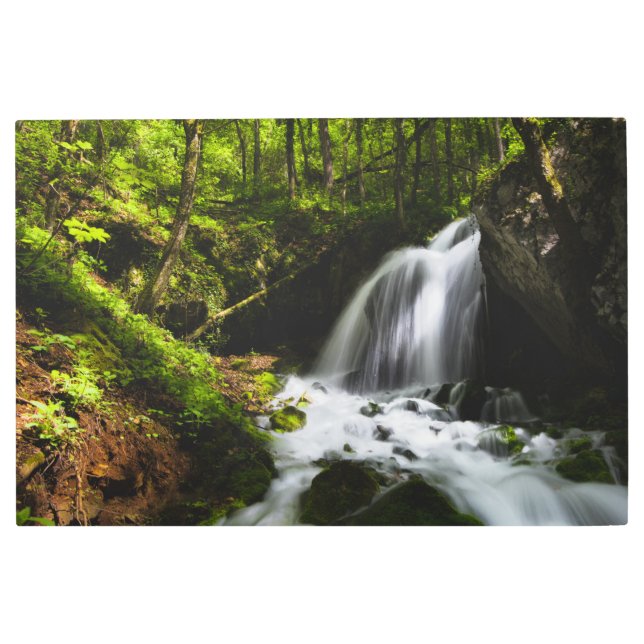 Impresión En Metal Cascada mágica en un bosque verde encantador (Anverso)