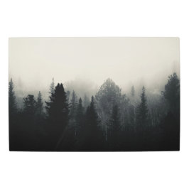Impresión En Metal Evergreens oscuros en niebla blanca