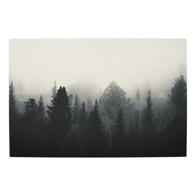 Impresión En Metal Evergreens oscuros en niebla blanca (Anverso)