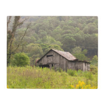 Foto de un antiguo establo de campo