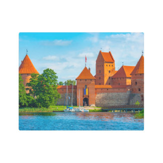 Impresión En Metal Hermoso castillo medieval en el Lago Azul