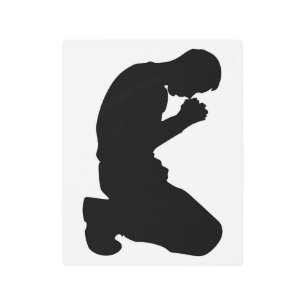 IMPRESIÓN EN METAL HOMBRE RODANDO EN ORACIÓN