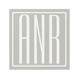 Impresión En Metal Monograma de Iniciales   Blanco Sobre Gris Claro
