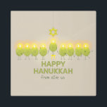 Impresión En Metal Olive Hanukkah Menorah<br><div class="desc">Un grupo de aceitunas divertidas se reúnen para una sesión de fotos y forman una menorah para enviar un feliz saludo de Hanukkah.</div>